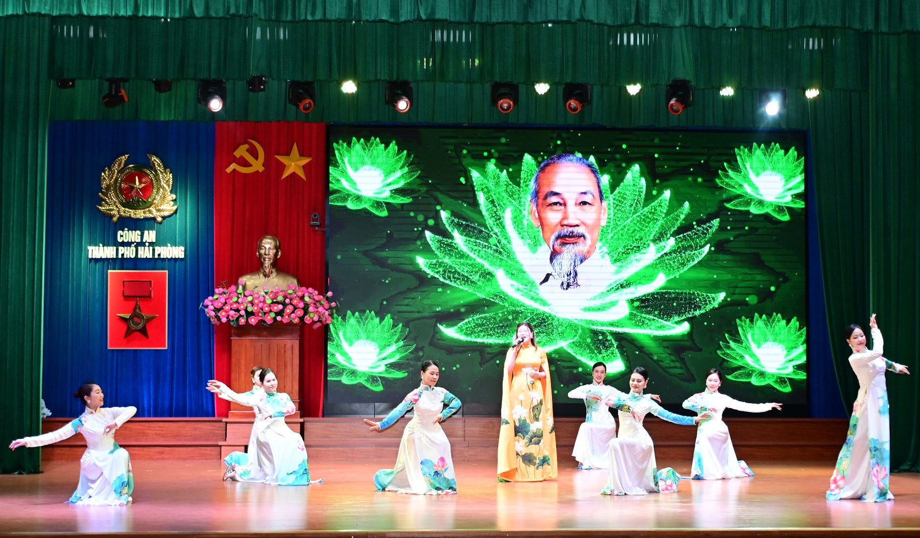 Công an thành phố tổ chức Chương trình nghệ thuật “Vang mãi bản hùng ca chiến thắng”